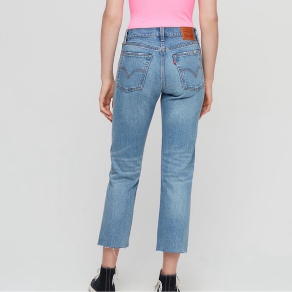 Levi's Women Wedgie Straight Medium Blue Jeans Raw Hem Button Fly Crop Ankle 28 - Picture 2 of 11